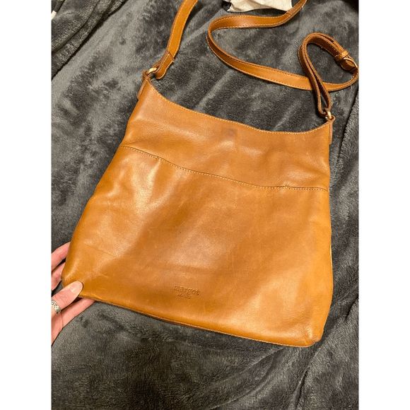 Margot New York Genuine Leather Chevron Hobo Crossbody Honey Tan Brown Purse - Picture 4 of 8